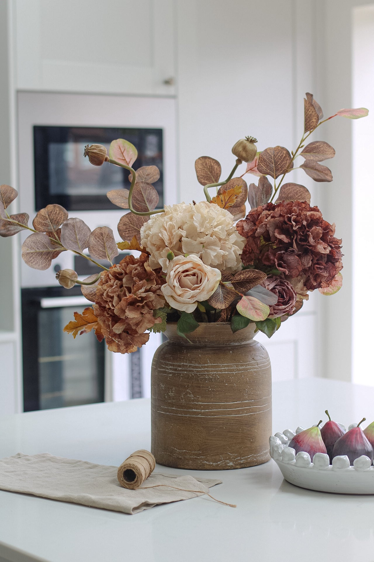 Your Guide to Arranging The Faux Earthy Arrangement