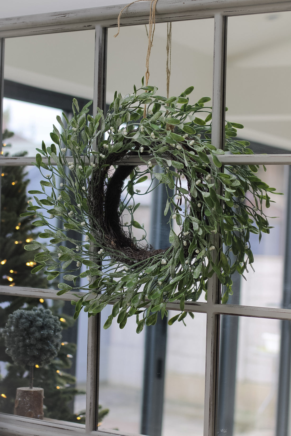 Frosted Mistletoe Wreath