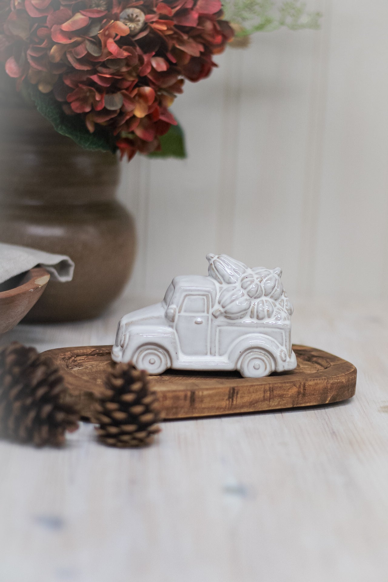 Cream Ceramic Pumpkin Truck Decoration