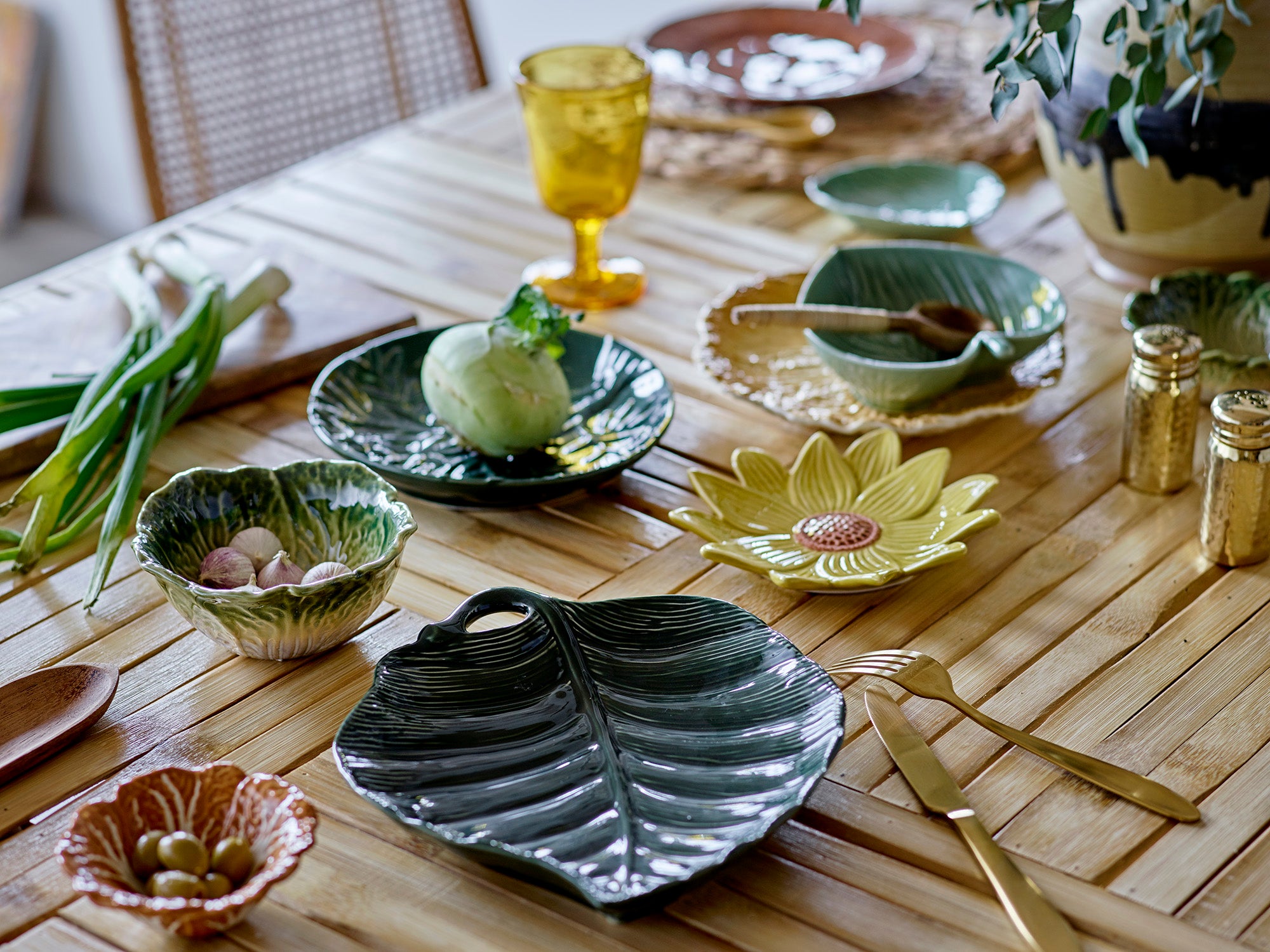 Dark Green Stoneware Leaf Bowl