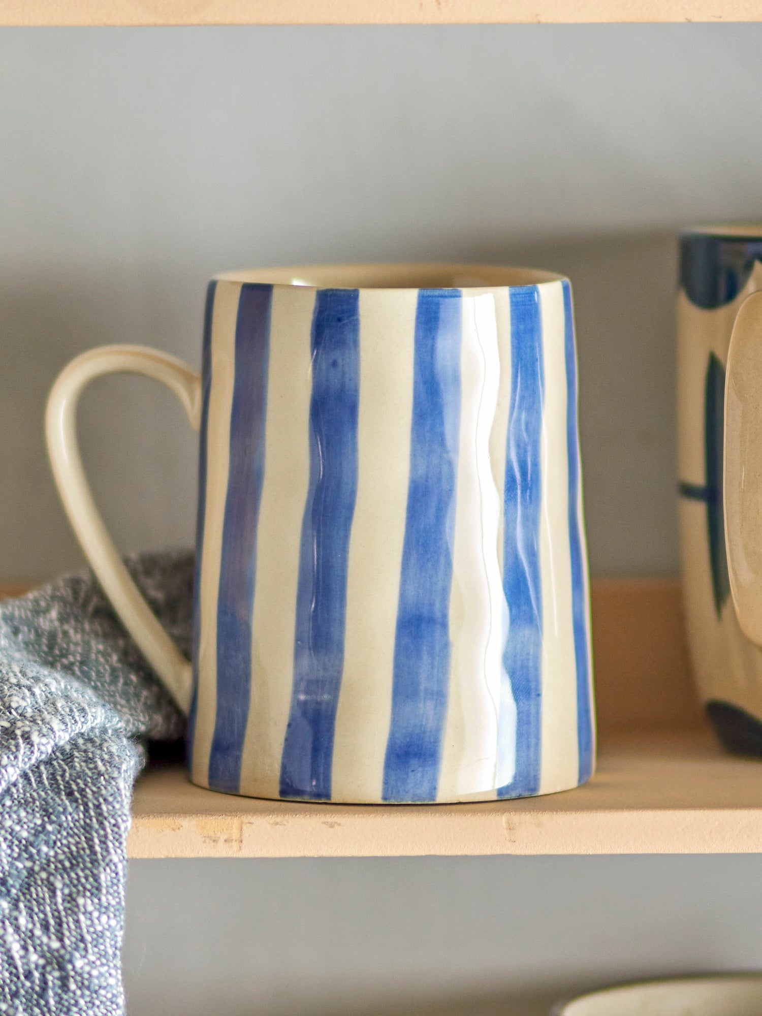 Cornflour Blue Begonia Mug