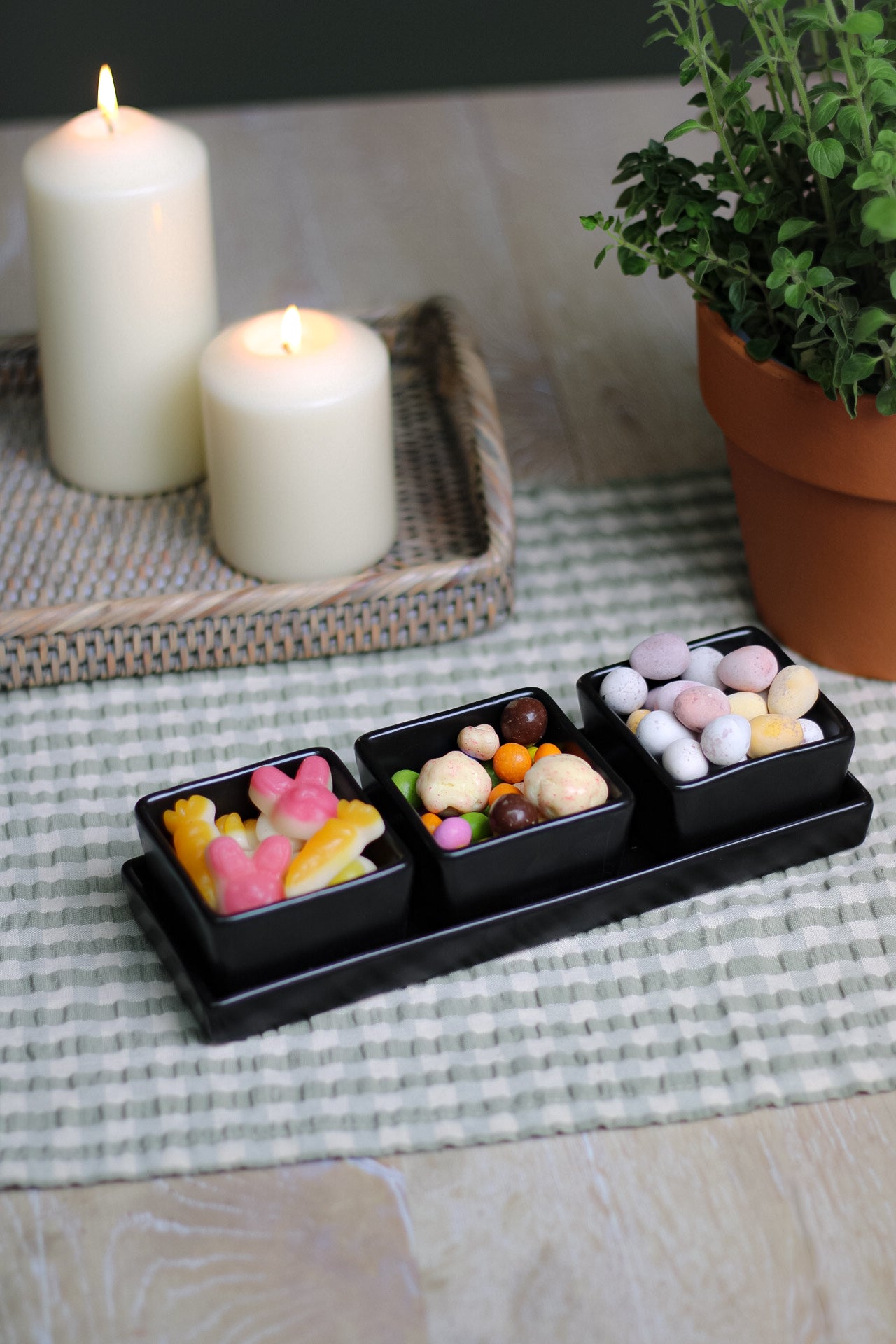 Black Snacking Pots &amp; Tray