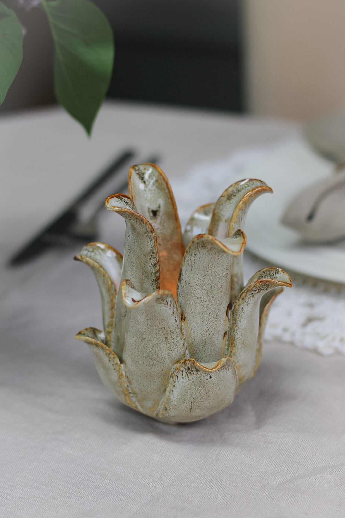 Speckled White Leafy Flower Candle Holder