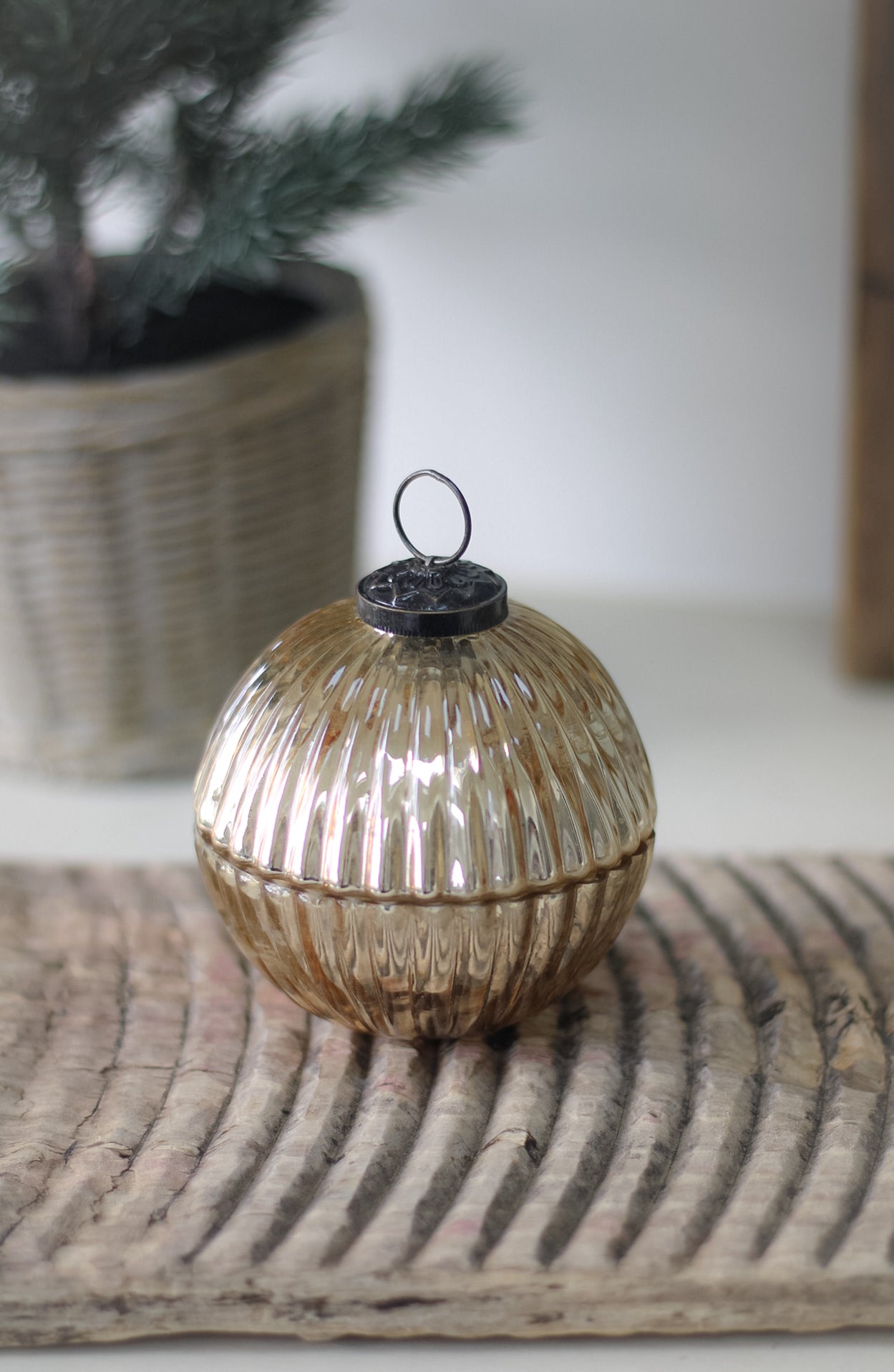 Balsam and Cedar Glass Bauble Candle 002