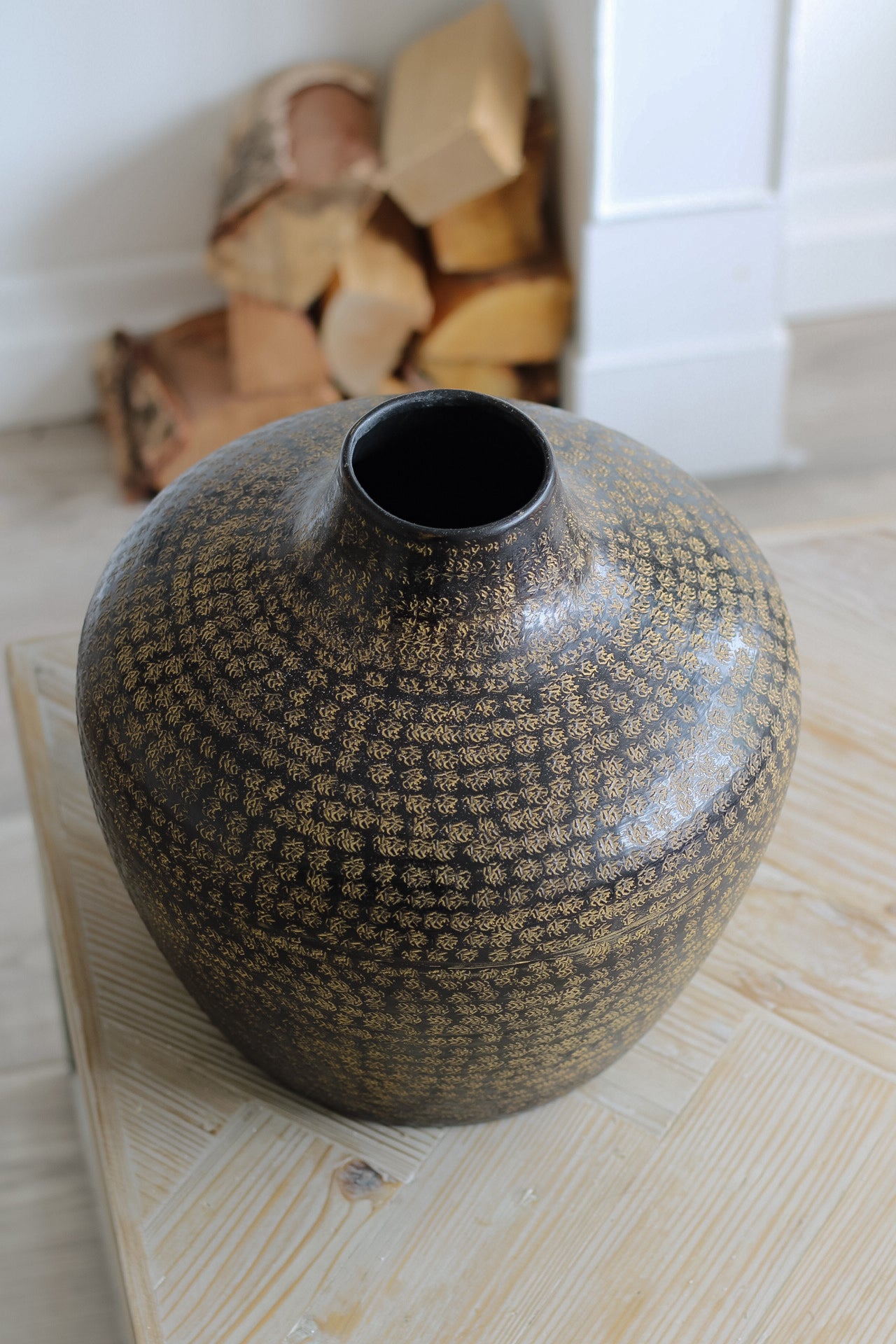 Woburn Hammered Metal Pot