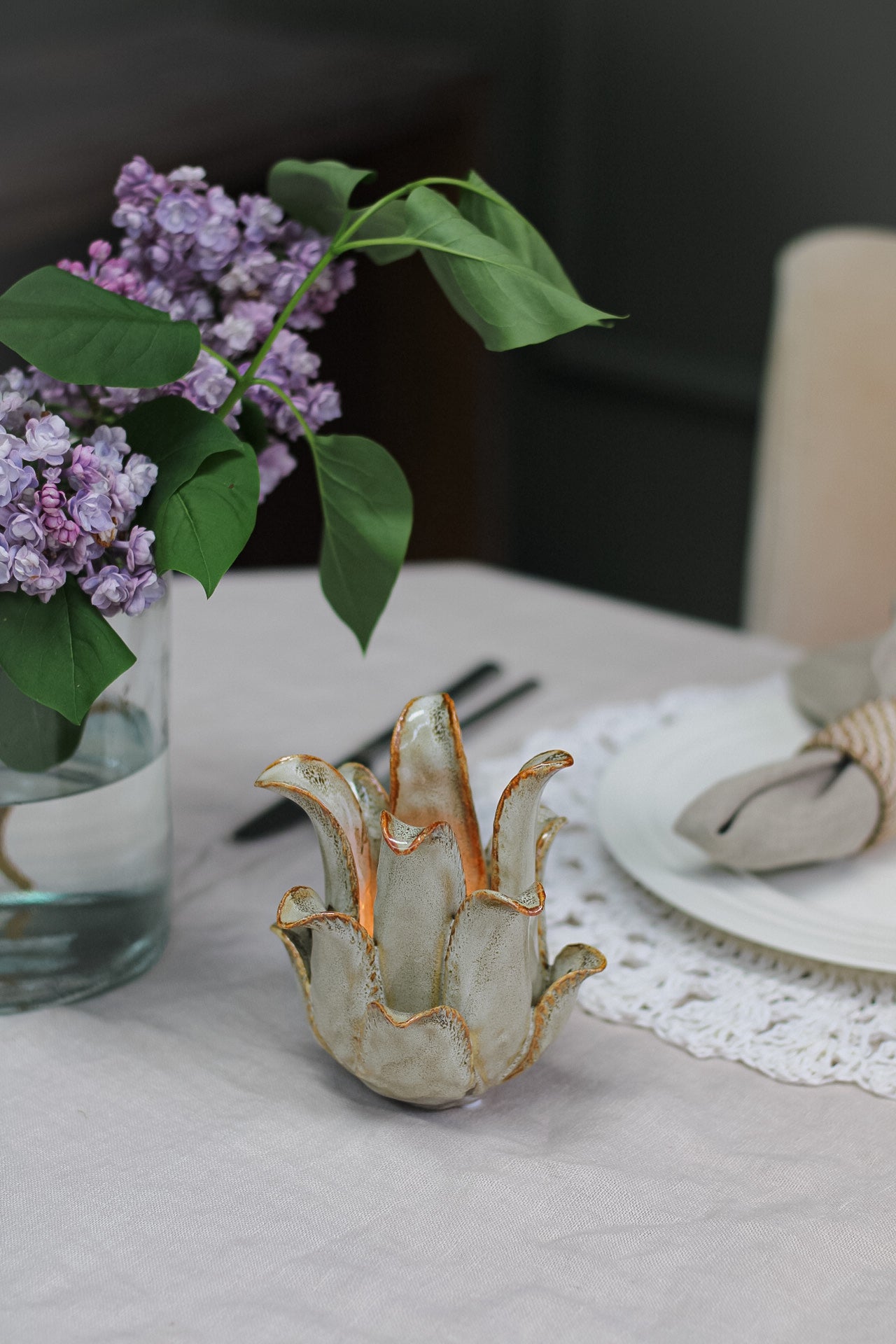 Speckled White Leafy Flower Candle Holder