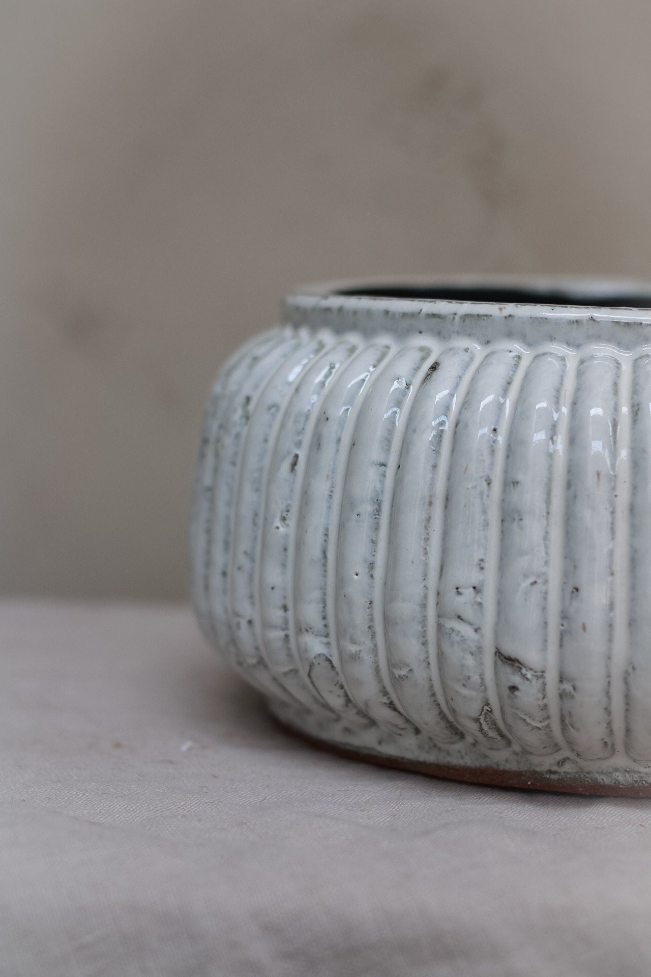 Distressed Cream Ribbed Planter