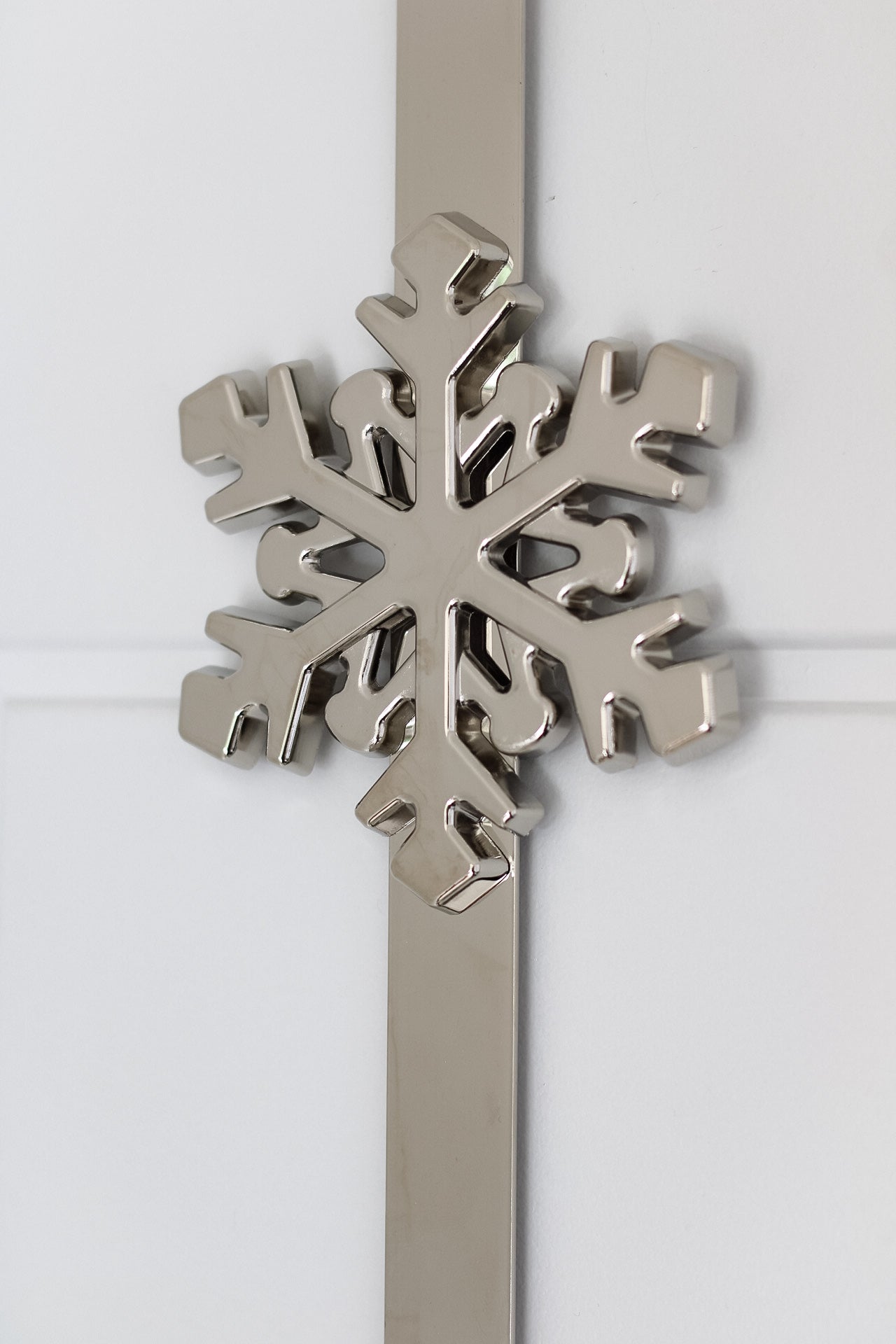 Silver Snowflake Wreath Hanger 003