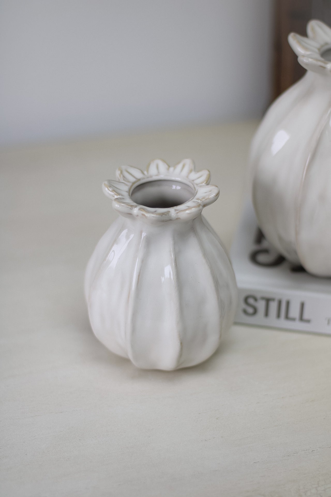 White Poppy Head Vase 003