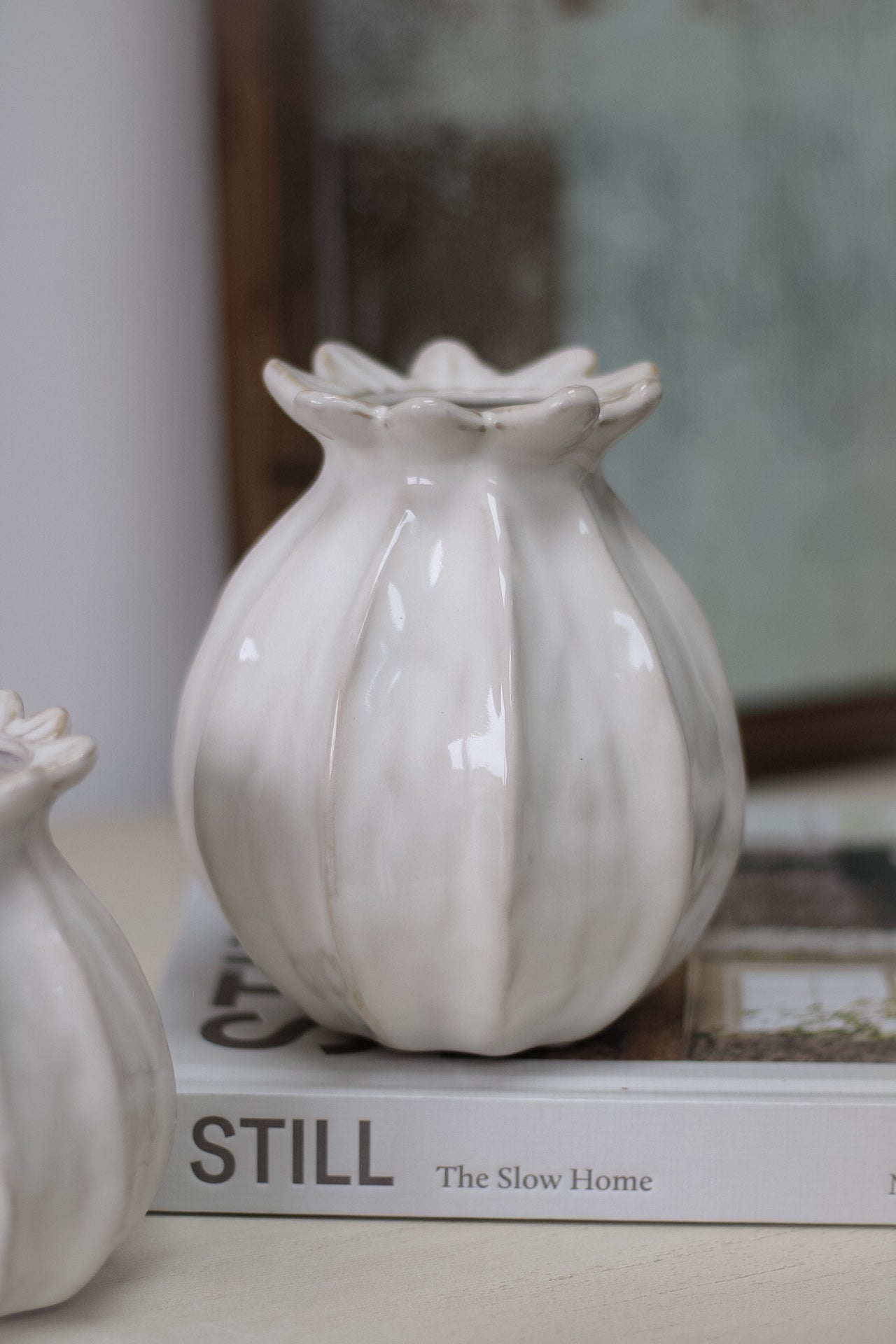 White Poppy Head Vase 004